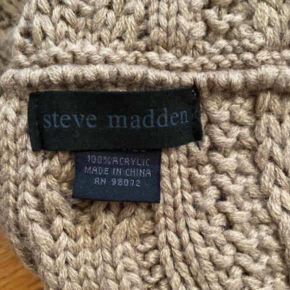 Steve Madden infinity scarf. Like new - Picture 3 of 4